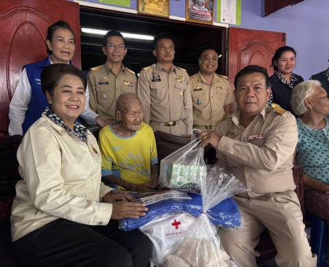 วันที่ 23 มีนานคม 2569 องค์การบริหารส่วนตำบลลุมพุก โดยท่านรองนายก นายวันเฉลิม เชื้อทองและกองสวัสดิการสังคม ร่วมต้อนรับผู้ว่าราชการจังหวัดยโสธร   ได้ตรวจเยี่ยมบ้านผู้สูงอายุ 100 ปีขึ้นไปในเขตพื้นที่ตำบลลุมพุก ราย นายจันทร์ หินทอง อายุ 100 ปี บ้านเลขที่ 99 